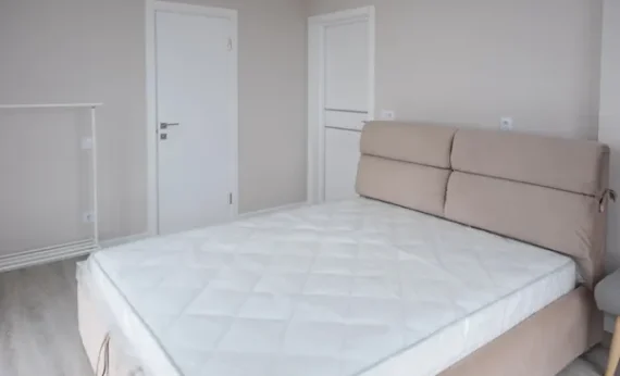 Bett mit Matratze Depositphotos_566531144_ds_600x400x72dpi